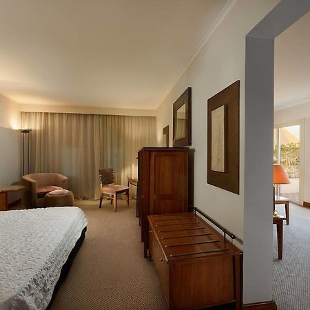 Le Meridien Pyramids Hotel & Spa Giza Esterno foto